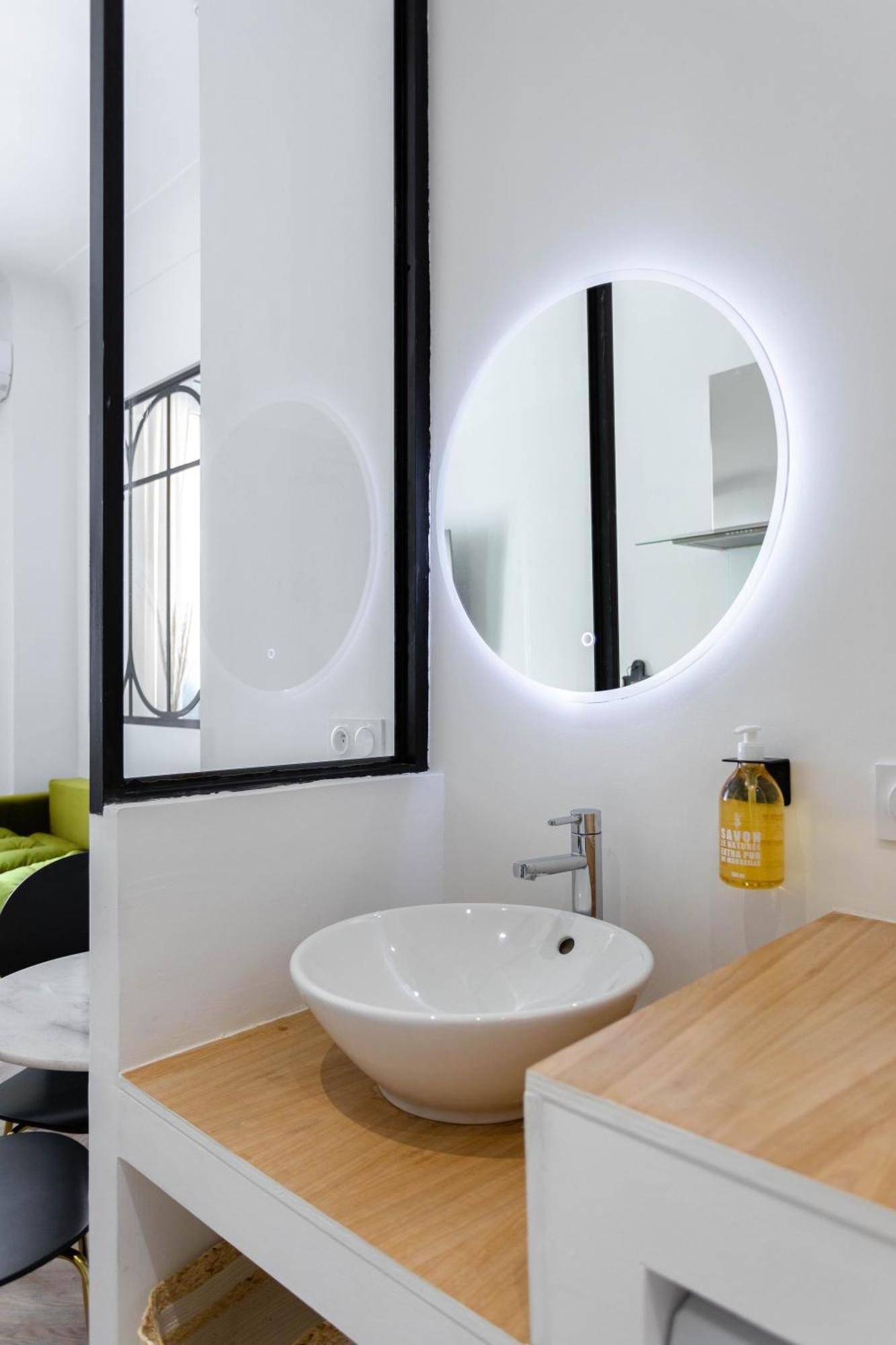 Apartment Avec Baignoire Balneo A 4min A Pied Du Vieux-port *