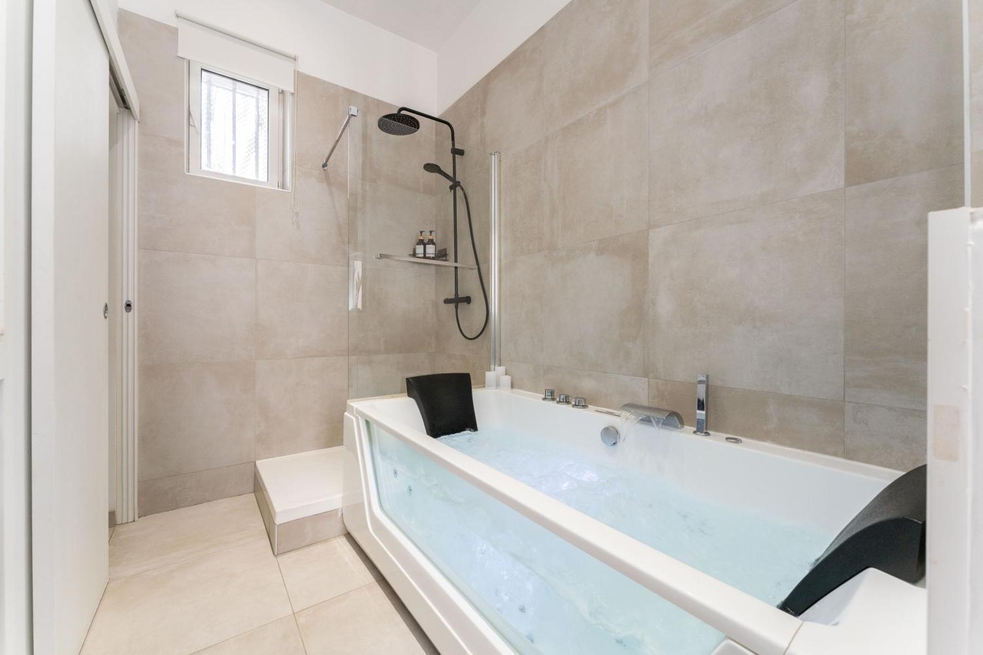 Apartment Avec Baignoire Balneo A 4min A Pied Du Vieux-port Marseilles